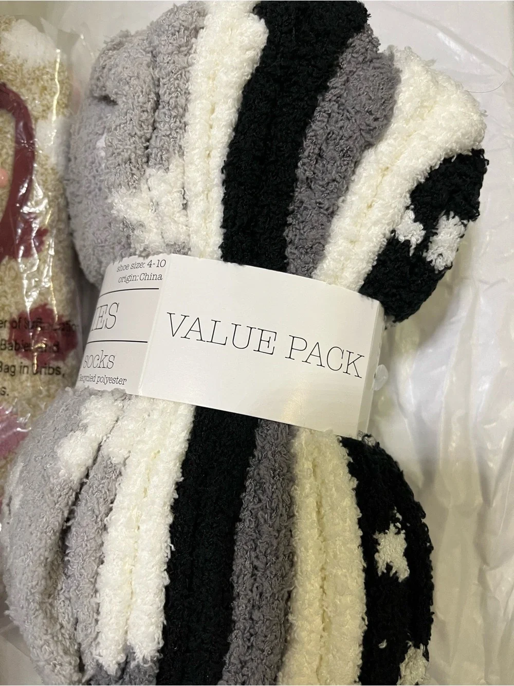 8 pairs fuzzy socks